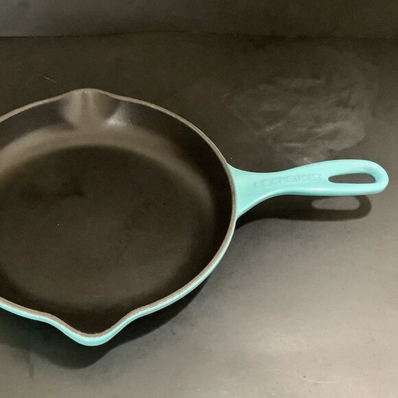 LE CREUSET Skillet Enameled Cast Iron 9" #23 Turquoise Blue France Dbl Spout - Picture 2 of 7
